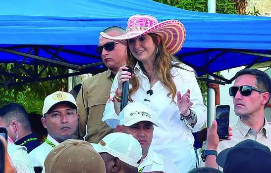 La senadora Paloma Valencia se fue de campaña política al departamento del Cauca, cuyas comunidades están en zozobra por una oleada terrorista de las disidencias de las Farc. FOTO CORTESÍA @PalomaValenciaL