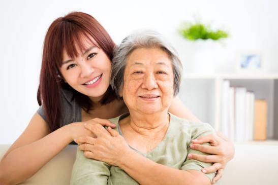 En China crece el negocio de contratar compañía por horas para combatir la soledad de los mayores. FOTO: iStock - Imagen de referencia