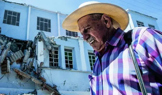 Rubén perdió a un amigo aplastado por la cúpula de la iglesia de La Virginia. FOTO Julio césar herrera