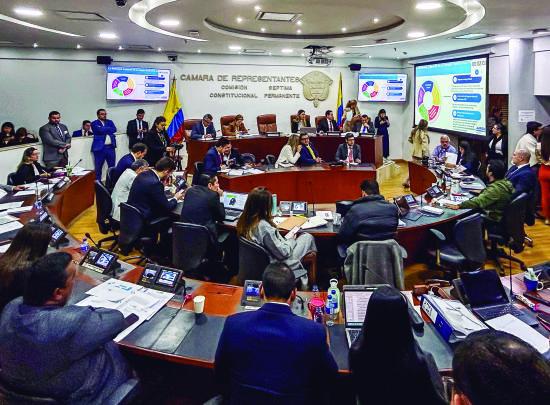 En la Comisión Séptima se discutirá una vez más la reforma. Este lunes hubo audiencias abiertas con pacientes en el Congreso. FOTO COLPRENSA