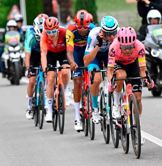 El ciclista bogotano Esteban Chaves lidera el EF Education para el Giro de Italia que arranca este sábado. FOTO TOMADA @EFprocycling