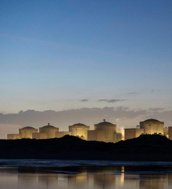 La compañía francesa EDF, encargada de operar la central nuclear, informó que el suministro de energía no se ha visto comprometido. FOTO: AGENCIA AFP.