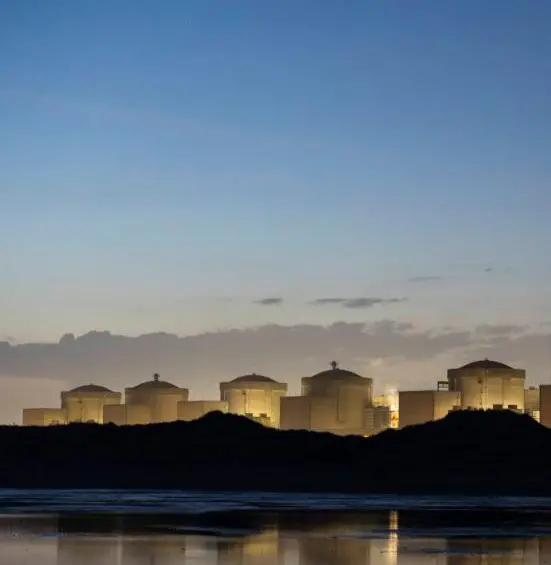 La compañía francesa EDF, encargada de operar la central nuclear, informó que el suministro de energía no se ha visto comprometido. FOTO: AGENCIA AFP.