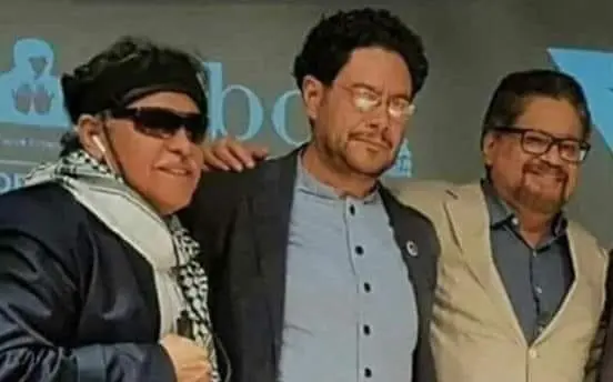 Cercanía con Santrich e Iván Márquez. FOTO: CAPTURA DE PANTALLA.