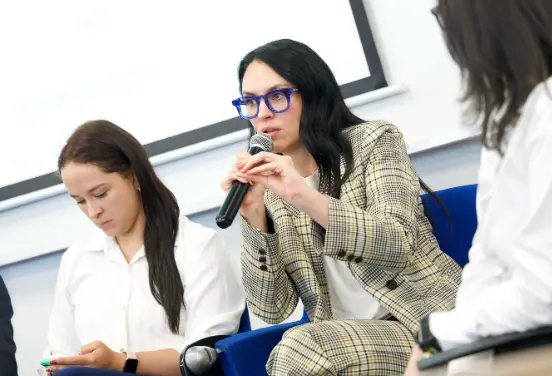 La representante María del Mar Pizarro aseguró que la llamada Ley de la Noche aún no existe como proyecto de ley y negó tener conflicto de interés pese a ser propietaria del bar Before Club, ubicado en Bogotá. FOTO: tomada de Instagram, @mariadelmarpizarro. 
