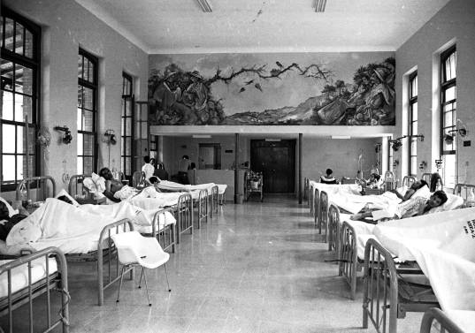 El 16 de mayo de 1913 nació la idea de crear el Hospital San Vicente. La década de los 40 fue para el hospital una época productiva en avances médicos, clínicos y cirugías.<span class="mln_uppercase_mln"> </span><span class="mln_uppercase_mln">FOTOS</span> <b><span class="mln_uppercase_mln">HeRvásquez y Cortesía</span></b>