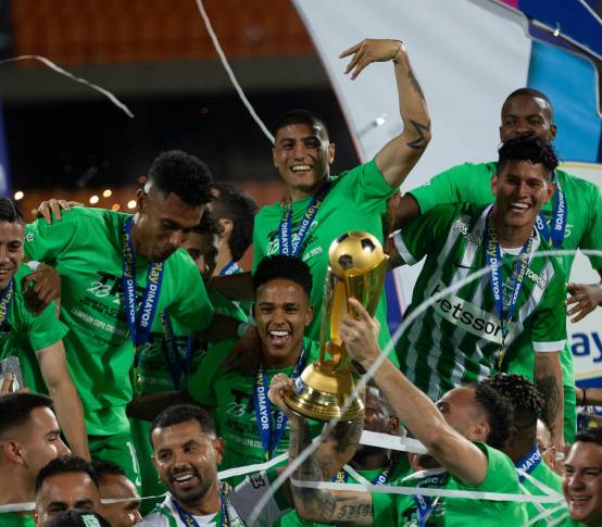 En una noche cargada de tensión, pasión y el fervor inigualable del fútbol antioqueño, Atlético Nacional se consagró campeón de la Copa BetPlay tras derrotar 1-0 al Independiente Medellín. Foto Camilo Suárez