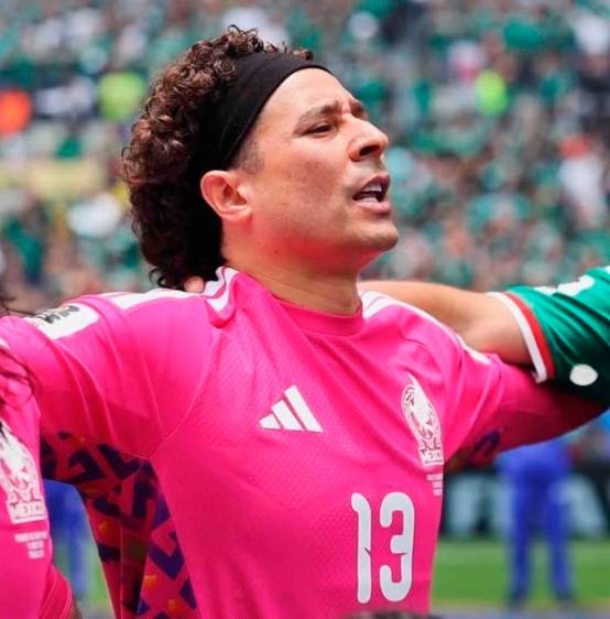 El veterano arquero mexicano Guillermo Ochoa vivió un emotivo momento al leer la carta que su hija Lucciana le escribió, ahora que está disputando su sexto mundial. FOTO INSTRAGRAM 