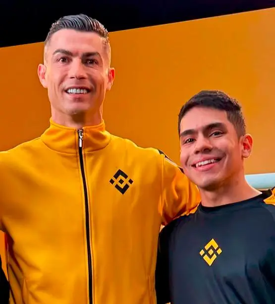 Sebastián, junto a su ídolo Cristiano Ronaldo. <span class="mln_uppercase_mln">FOTO</span> <b><span class="mln_uppercase_mln">cortesía</span></b>