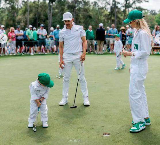 Camilo junto a su esposa María Ochoa y su hijo Mateo en el campo de golf, donde el pequeño ya empezó a mostrar interés por este deporte. Foto: Cortesía 