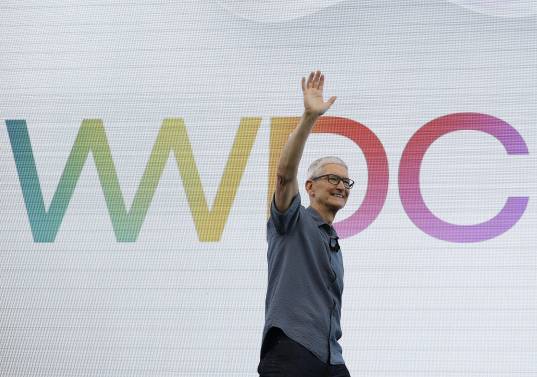Menos carismático que su predecesor, Cook se reveló como un empresario excepcional, guiando a Apple por la senda de un crecimiento desenfrenado. FOTO Getty Images via AFP