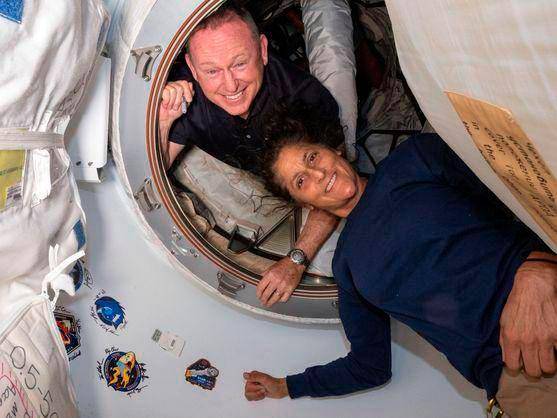 Ellos son los astronautas Butch Wilmore y Suni Williams, varados en la Estación Espacial Internacional. FOTO: Nasa