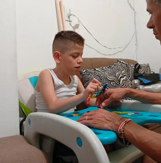 A Emiliano le gustan los juegos didácticos y los balones. La imagen se publica con autorización de los padres. FOTO Cortesía