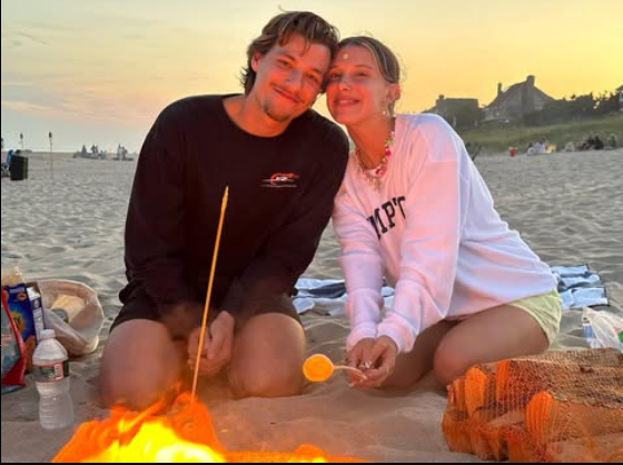<p>Millie Bobby Brown y Jake Bongiovi celebran la llegada de su primera hija, fruto de su reciente matrimonio. Imagen: Instagram @jakebongiovi. </p><p> </p>