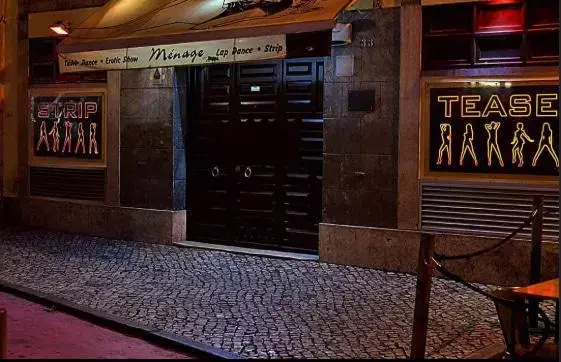 Fachada del <i>Ménage Strip Club</i>. FOTO: Ménage Strip Club vía Instagram.
