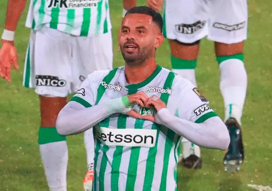 Edwin Cardona al final del encuentro frente al Pasto en el que anotó dos golazos. FOTO MANUEL SALDARRIAGA