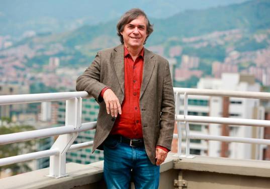 Mircea Cărtărescu es un escritor rumano, candidato al Nobel de Literatura. Visitó Medellín durante la Fiesta del Libro y la Cultura. Foto: Manuel Saldarriaga.