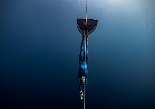 Sofía Gómez Uribe es una de las mejores apneístas del planeta: nació en Pereira, pero ha hecho de Medellín su ciudad, su lugar en el mundo. Fotos: Daan Verhoeven