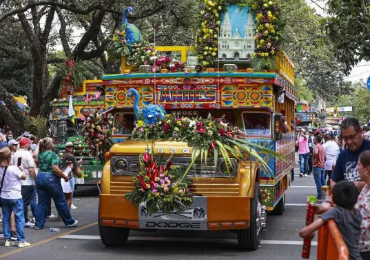 Este 1 de agosto será el Desfile Chivas y Flores, desde las 2:00 de la tarde por toda la Avenida Regional. FOTO Manuel Saldarriaga