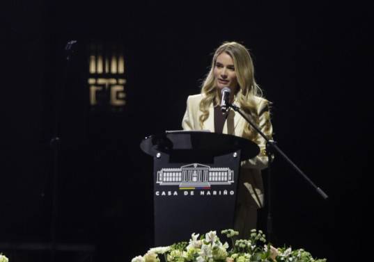 La primera dama de la Nación, Ana Lucía Pineda, dio la fecha en la que dará a conocer un informe de rendición de cuentas sobre las donaciones recogidas a través de la Fundación Colombia Luz y Sonrisas para atender a damnificados por el terremoto. Foto: Colprensa