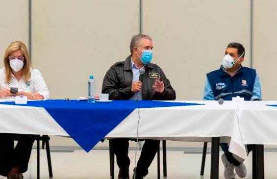 El presidente Iván Duque se reunió con la gobernadora Clara Luz Roldán y el alcalde Jorge Iván Ospina. FOTO COLPRENSA