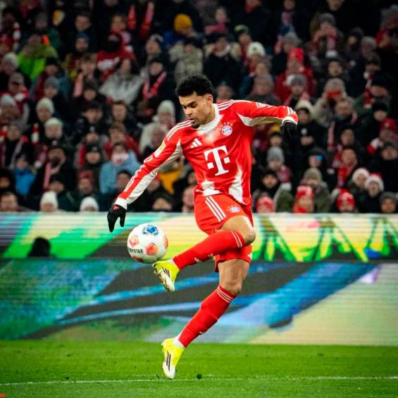 El colombiano volvió a la titular del Bayern Múnich en Champions League, tras dos fechas de ausencia por una suspensión. FOTO TOMADA X@LuisFDiaz19