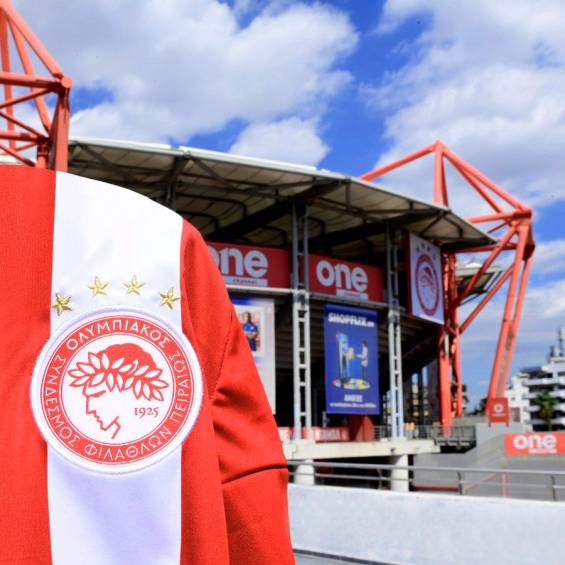 El encuentro entre Olympiacos y AEK por la semifinal de la Copa de Grecia fue aplazado por la tragedia nacional. FOTO TOMADA @OLYMPIACOSFC
