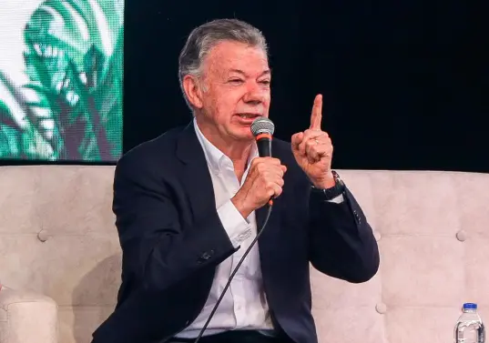 Aunque Santos insiste en su independencia, analistas advierten que su voz podría incidir en el debate electoral y legitimar a ciertos sectores. FOTO: COLPRENSA