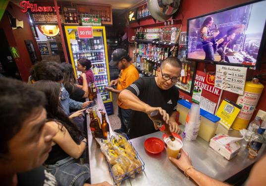 Las personas que consumen alcohol tienden a priorizar esta bebida frente a otros sistemas de recompensa. Foto: EL COLOMBIANO