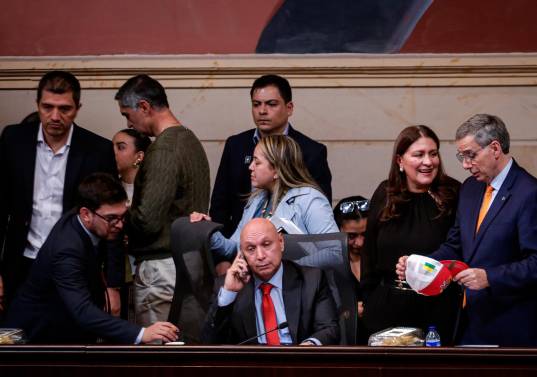 Las Comisiones Económicas de Senado y Cámara aprobaron el monto del PGN 2027 por $634,9 billones. El ministro de Hacienda, Miguel Gómez, anticipó nuevas iniciativas para ajustar las cuentas.<b><span class="mln_uppercase_mln"> </span></b>FOTO<b><span class="mln_uppercase_mln"> Colprensa</span></b>