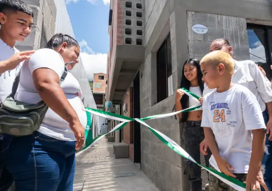 Algunos de los eventos en los que ha participado Presentes son el terremoto de Popayán, en 1983; la tragedia de Armero, 1985; el deslizamiento en Villatina, en 1987; el terremoto de Murindó, 1992; y el terremoto en el Eje Cafetero, 1999. Foto: Cortesía.