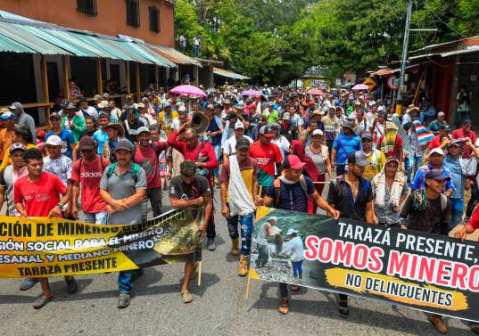 Los paros mineros son recurrentes en el Bajo Cauca y el Nordeste antioqueño. La imagen corresponde a una movilización en Caucasia en 2023. FOTO MANUEL SALDARRIAGA
