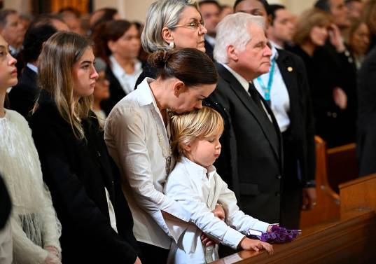 En el Congreso, donde Miguel Uribe pasó sus últimos años, también hubo un acto solemne al que llegaron los representantes de Estados Unidos. <span class="mln_uppercase_mln">FOTO</span> <b><span class="mln_uppercase_mln">Colprensa</span></b>