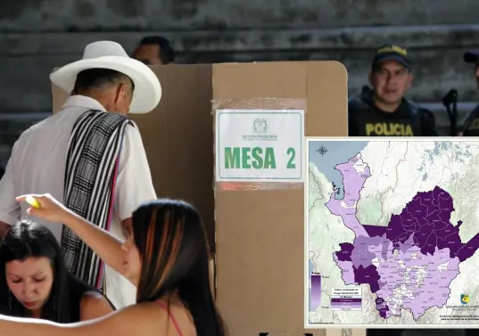 Adelante, en morado, los municipios con mayor riesgo. Atrás, una jornada de votación en Ituango. Foto: EL COLOMBIANO