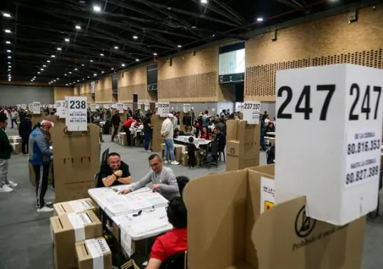 En el proceso ya se evidencian cambios frente al preconteo, con ajustes en la distribución de curules entre los partidos. FOTO: COLPRENSA-REFERENCIA