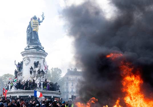Francia registró más de 270 detenidos durante las protestas contra el costo de vida este sábado. FOTO: Ed JONES / AFP