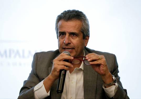 El exministro Luis Fernando Velasco es uno de los vinculados al caso de corrupción de la UNGRD. Foto: Colprensa