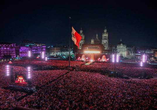 Así lució el Zócalo de México este domingo con el concierto multitudinario de Shakira. FOTO Getty
