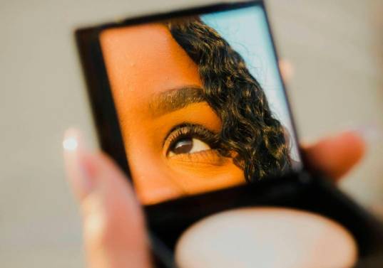Las mujeres utilizan de media nueve productos cosméticos distintos al día y 15 a la semana. Foto: Agencia Sinc