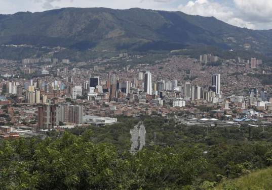 En Medellín y su área metropolitana, la mayoría de las edificaciones lo tienen, particularmente las de más de 30 años de construidas, lo que genera una amenaza de colapaso ante un sismo. Foto: Manuel Saldarriaga Quintero