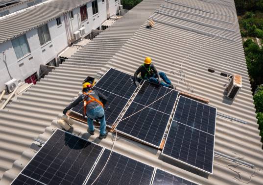 La resolución sustituye la reglamentación expedida este año e incorpora nuevos lineamientos para la administración de los recursos, la operación y el mantenimiento de los sistemas solares fotovoltaicos. Foto: Cortesía