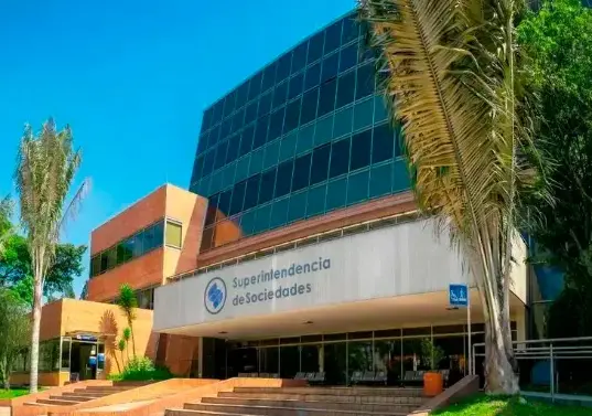 La Superintendencia de Sociedades asegura que, pese al aumento de liquidaciones, el tejido empresarial colombiano muestra resiliencia con más de 1,5 millones de empresas registradas. FOTO SUPERSOCIEDADES.