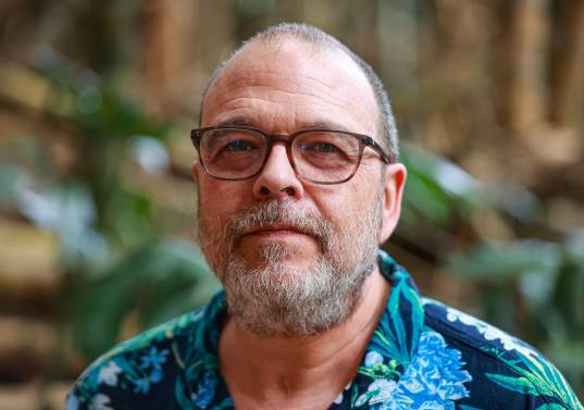 Camilos Jiménez Estrada, editor de renombre, publica su primera novela con Angosta: <i>Desmadre</i>. Foto: Manuel Saldarriaga.