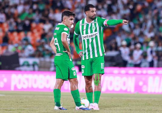 En la imagen aparece Juan Manuel Rengifo junto a Edwin Cardona. FOTO MANUEL SALDARRIAGA