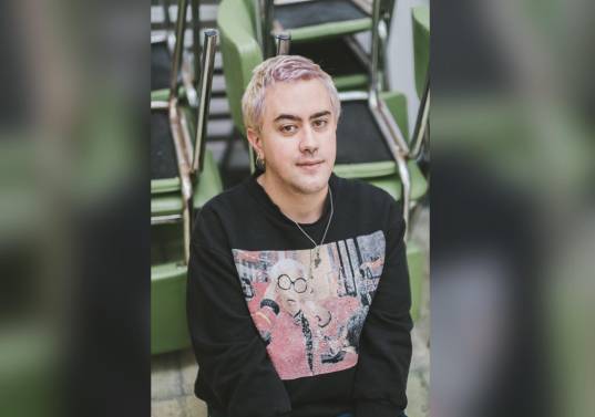 Violeta Gómez es directora editorial de Saudade Libros, un proyectoenfocado de forma exclusiva en la publicación de narrativas LGBTIQ+. Foto: Cortesía