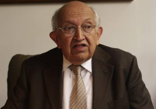 Su deceso marca el cierre de una era para el ensayo y el periodismo latinoamericano, tras una vida dedicada a la narración narrativa, el análisis político y la memoria histórica del continente. FOTO: Colprensa