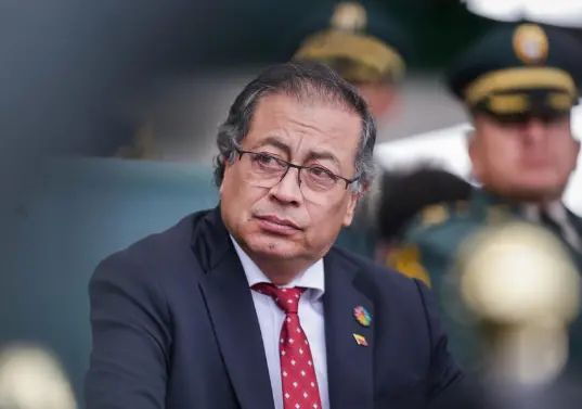 El presidente se pronunció en sus redes sobre la muerte de seis menores de edad en medio de un bombardeo de la Fuerza Aeroespacial Colombiana. Foto: Colprensa