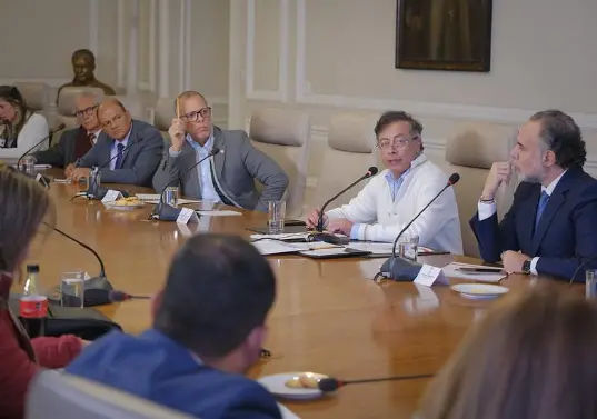 EL COLOMBIANO reveló los detalles de la pelea entre el jefe de despacho presidencial, Alfredo Saade, y el ministro del Interior, Armando Benedetti. Foto: Presidencia