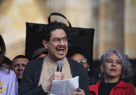 El candidato Iván Cepeda ha preferido asistir a eventos programados por su campaña y leer sus discursos. Foto: Colprensa