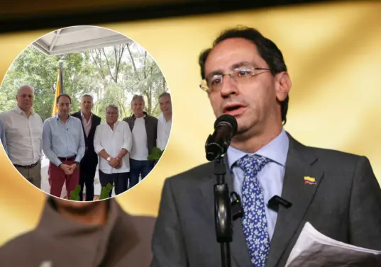 El vicepresidente se reunió con empresarios y el embajador encargado de Colombia en Venezuela para buscar soluciones a las relaciones comerciales con el vecino país. Fotos: Colprensa y captura video @jrestrp